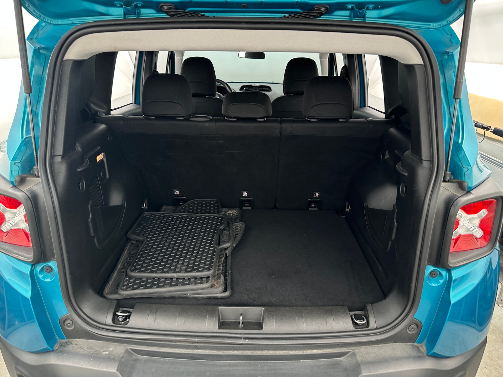 Thumbnail: 2020 Jeep Renegade - 7