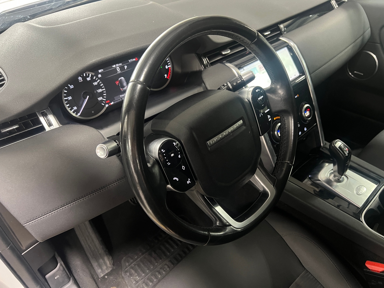 Thumbnail: 2020 Land Rover Discovery Sport - 3