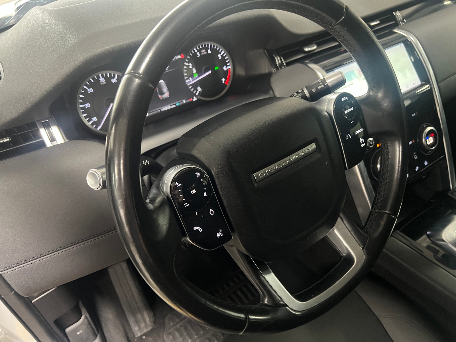 Thumbnail: 2020 Land Rover Discovery Sport - 5