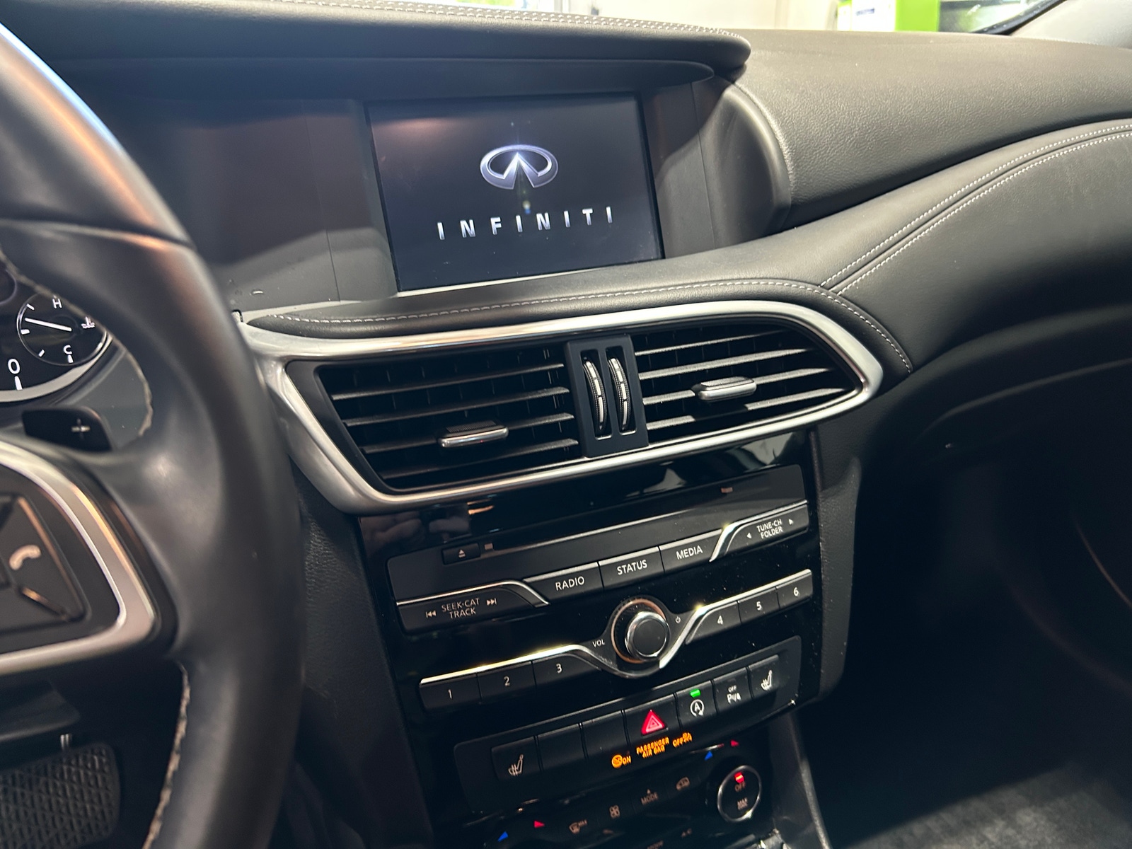 Thumbnail: 2018 INFINITI QX30 - 3