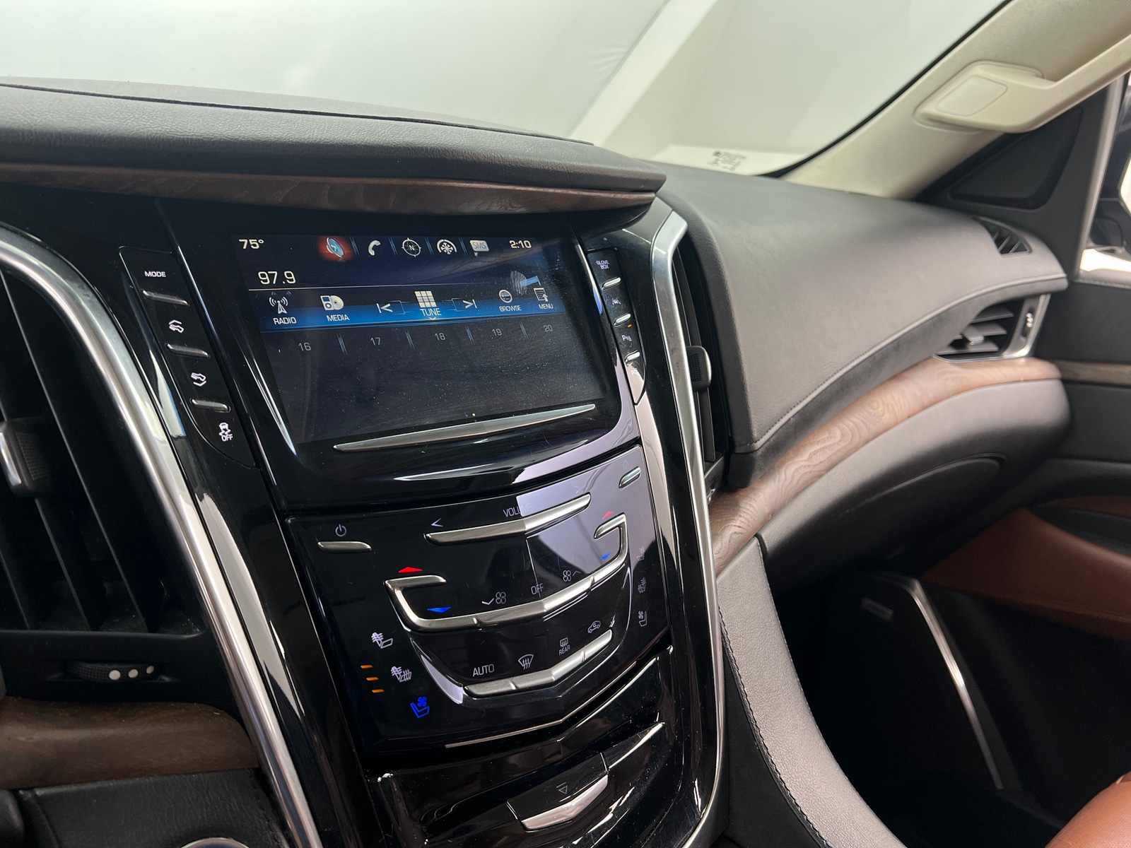 Thumbnail: 2017 Cadillac Escalade - 3