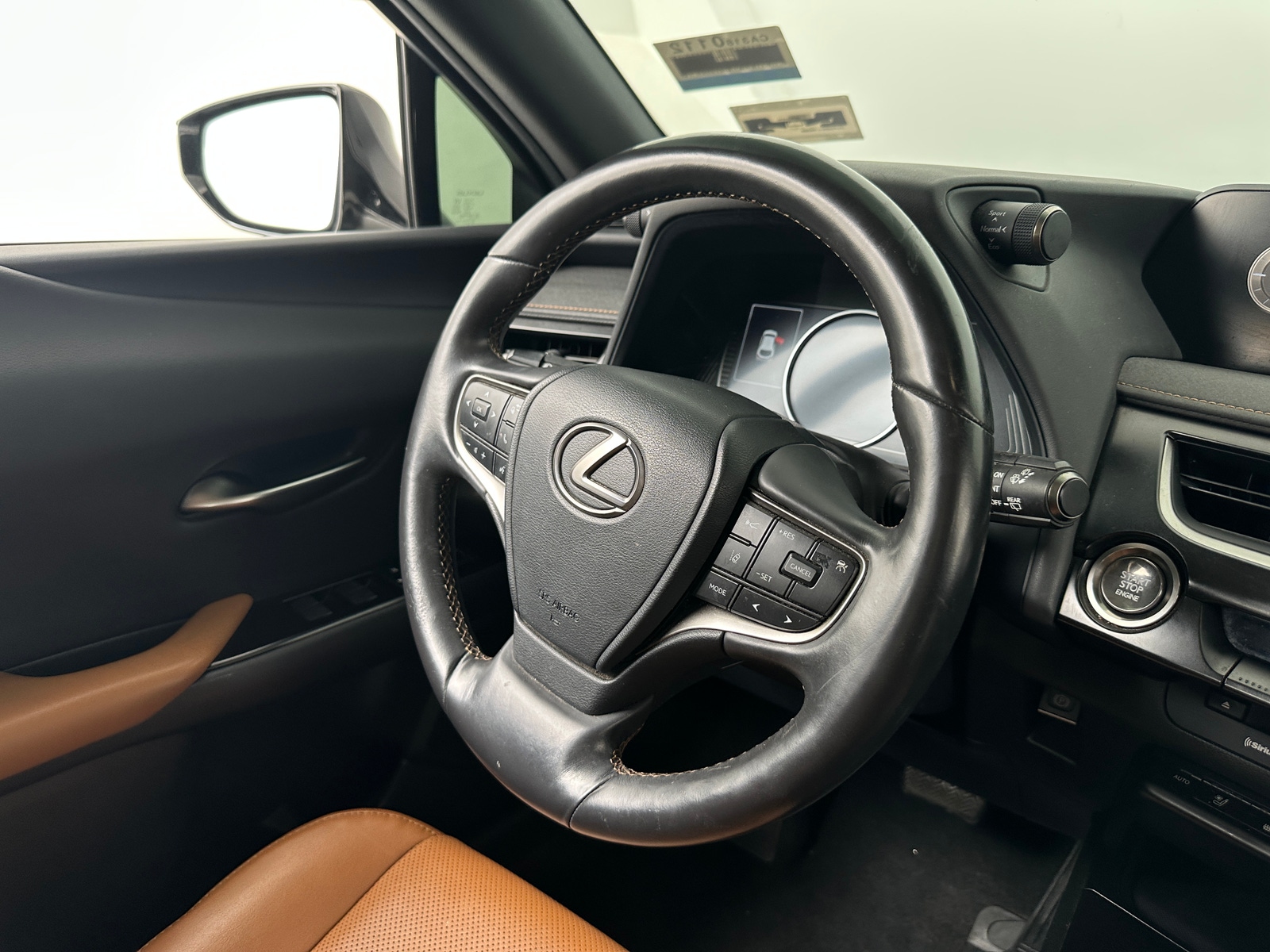 Thumbnail: 2021 Lexus UX - 4
