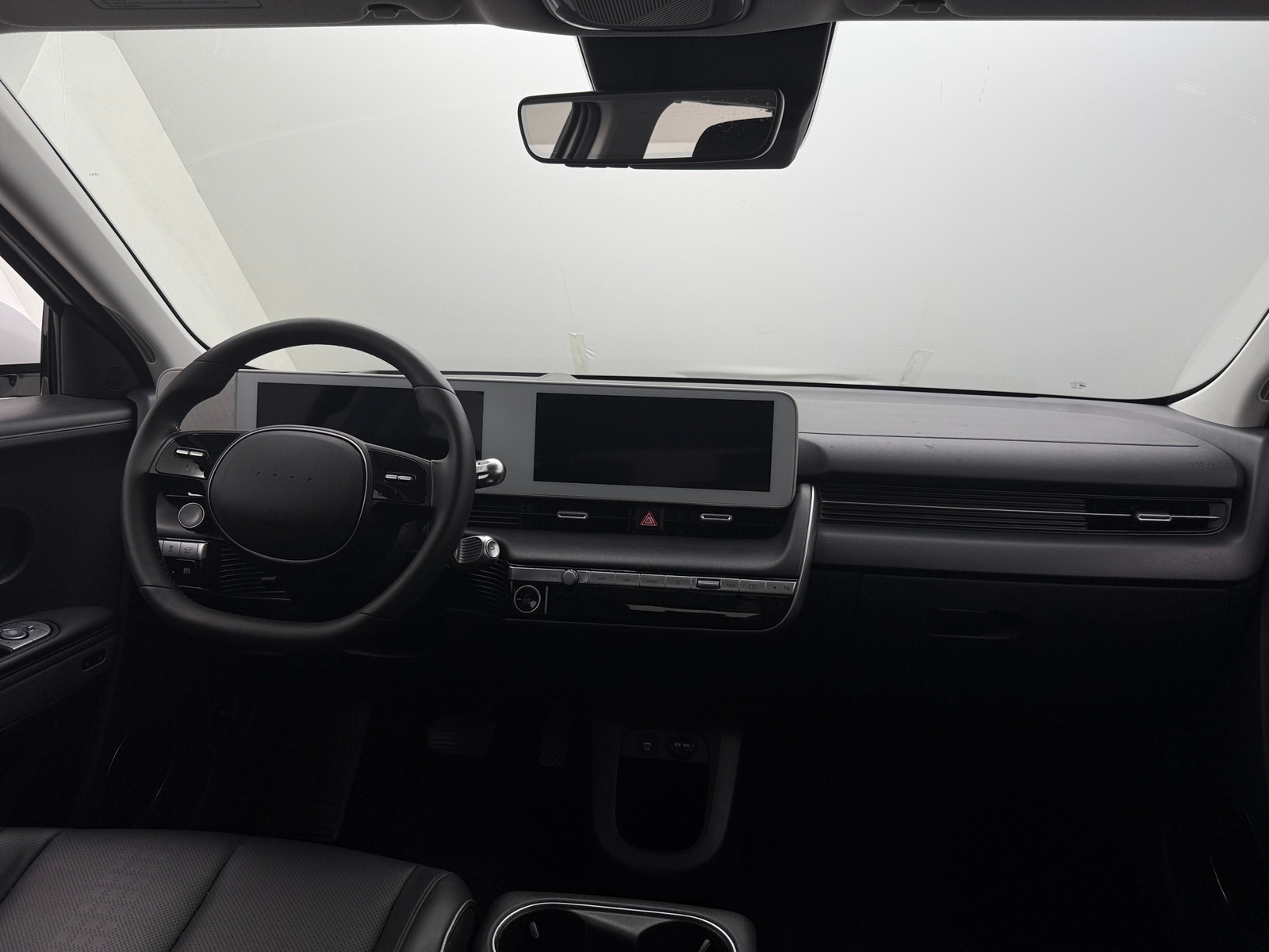Thumbnail: 2023 Hyundai Elantra - 3