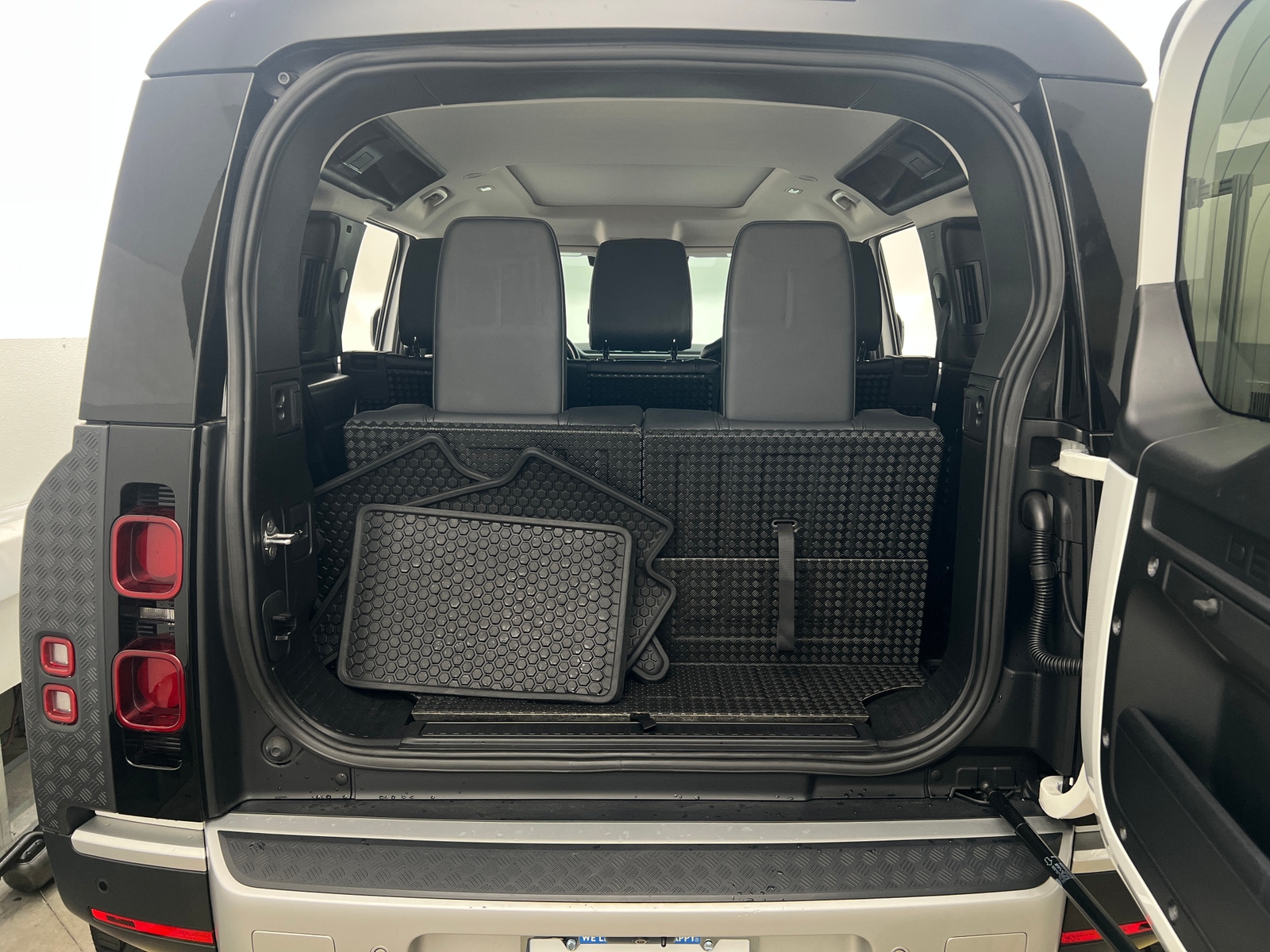Thumbnail: 2020 Land Rover Defender - 6