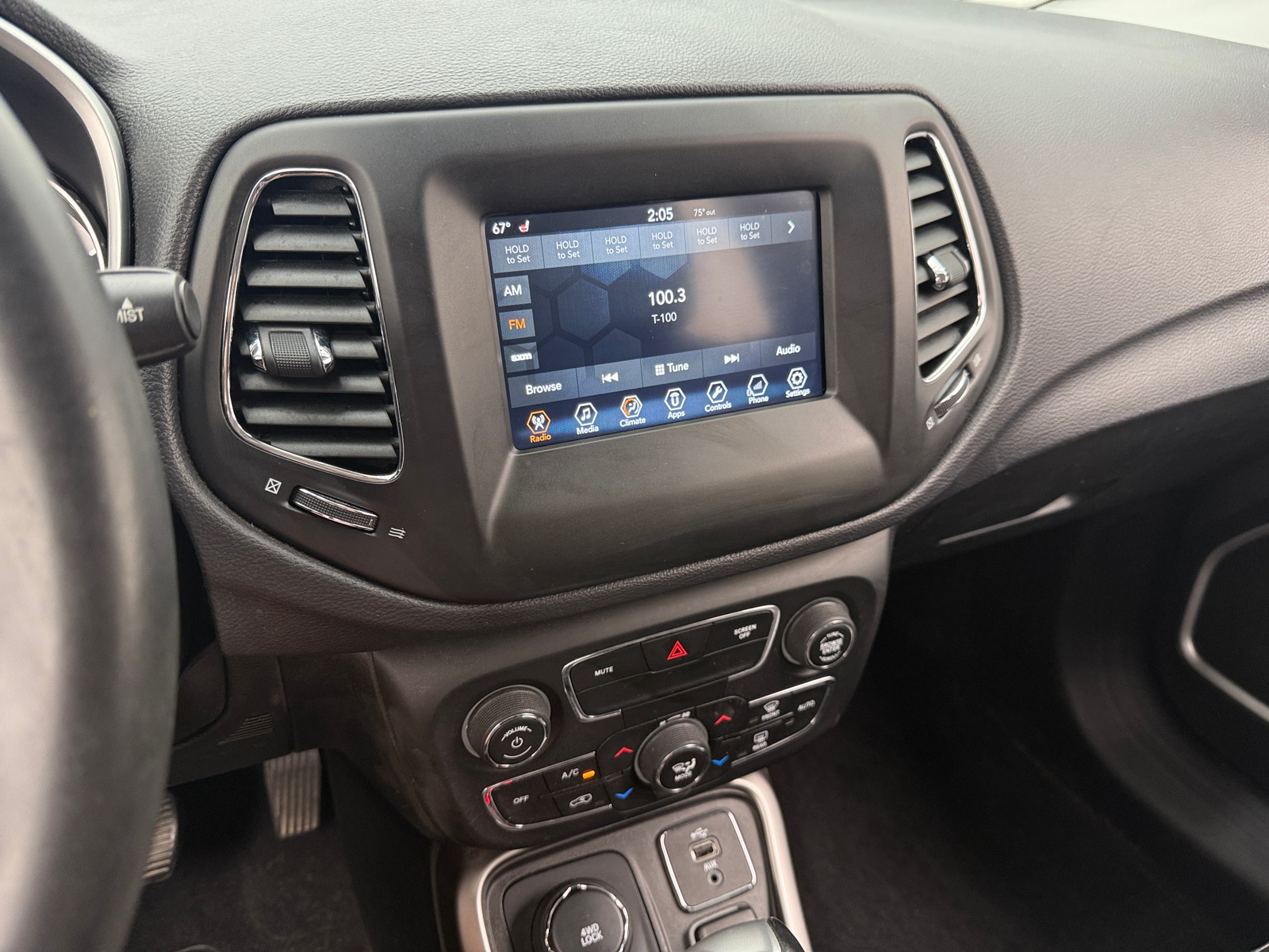 Thumbnail: 2017 Jeep Compass - 4