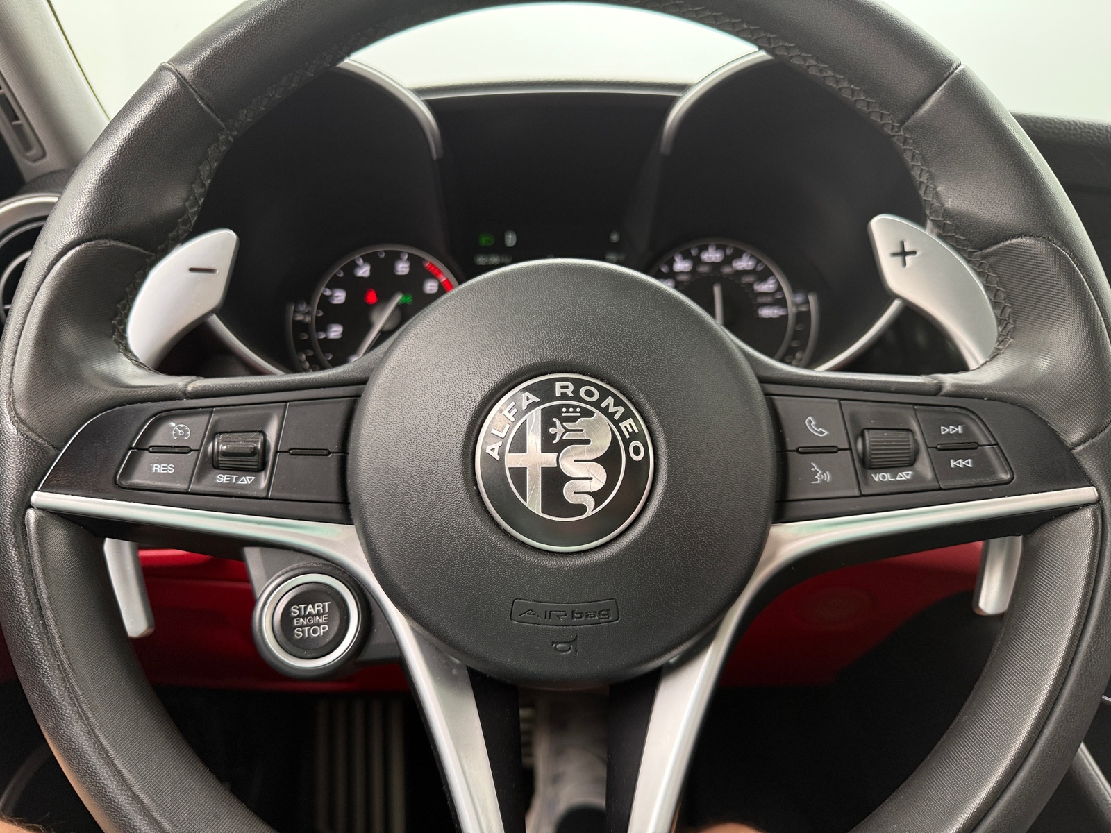 Thumbnail: 2018 Alfa Romeo Giulia - 4