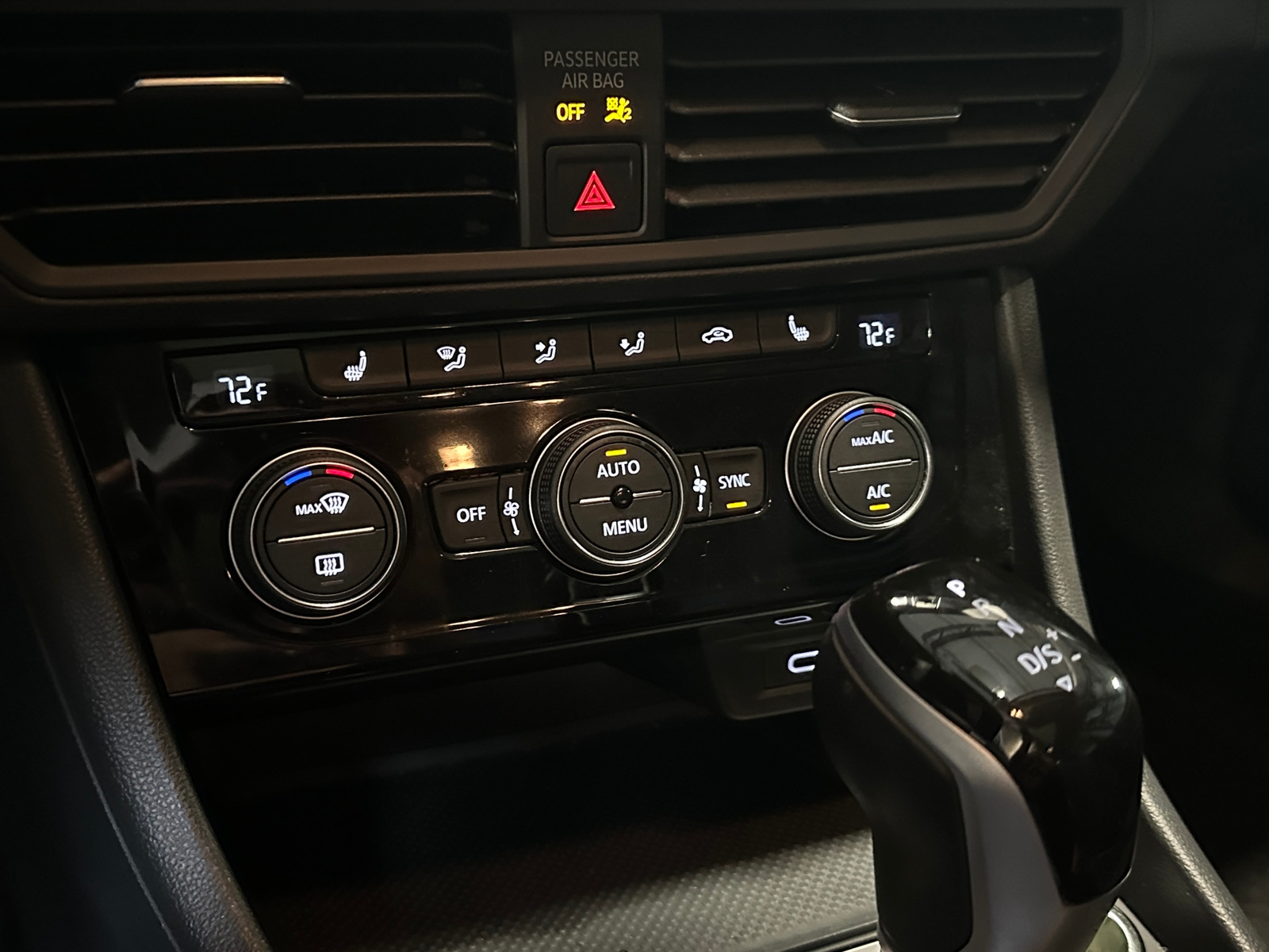 Thumbnail: 2023 Volkswagen Jetta - 3