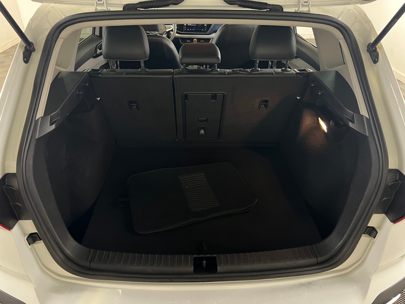 Thumbnail: 2023 Volkswagen Taos - 7