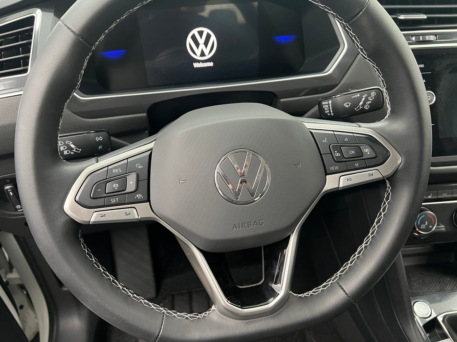 Thumbnail: 2024 Volkswagen Tiguan - 5