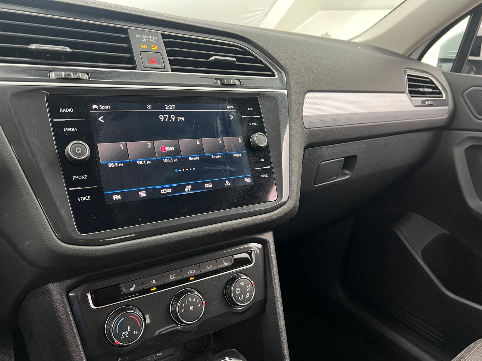 Thumbnail: 2024 Volkswagen Tiguan - 4