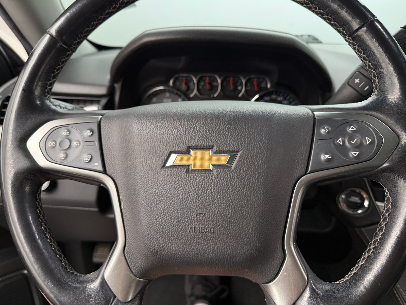Thumbnail: 2019 Chevrolet Suburban - 4