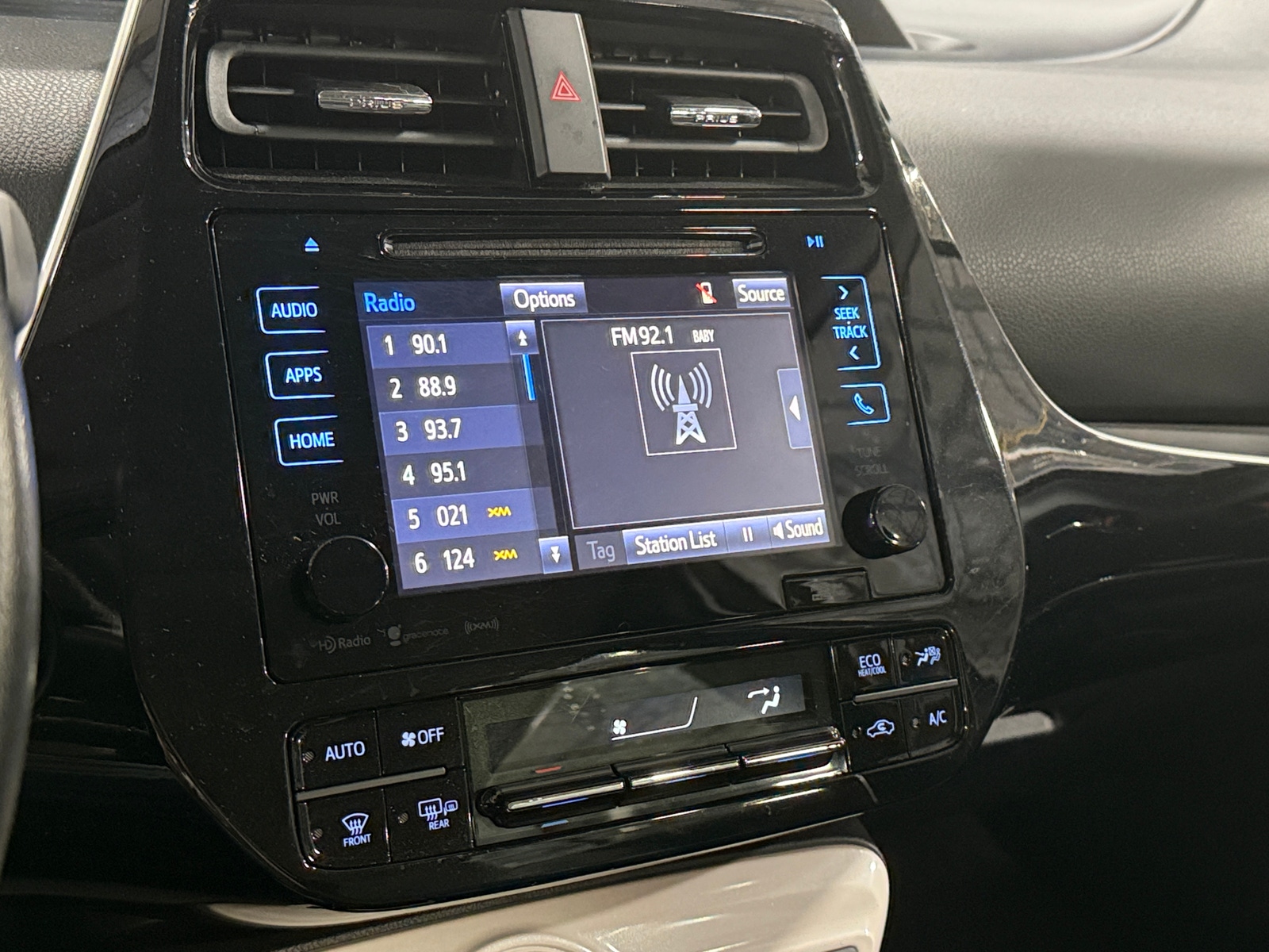 Thumbnail: 2017 Toyota Prius - 4