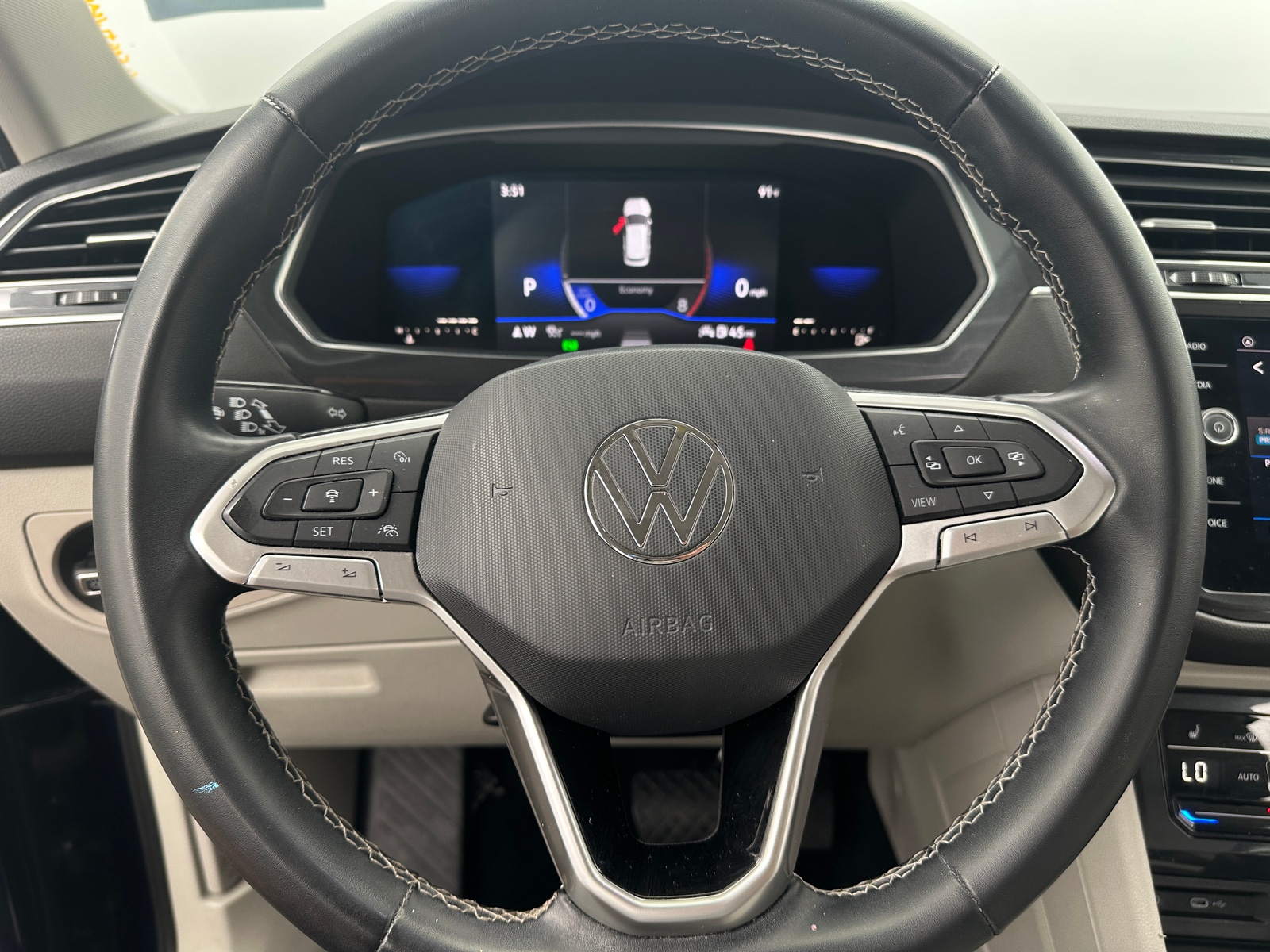 Thumbnail: 2022 Volkswagen Tiguan - 4