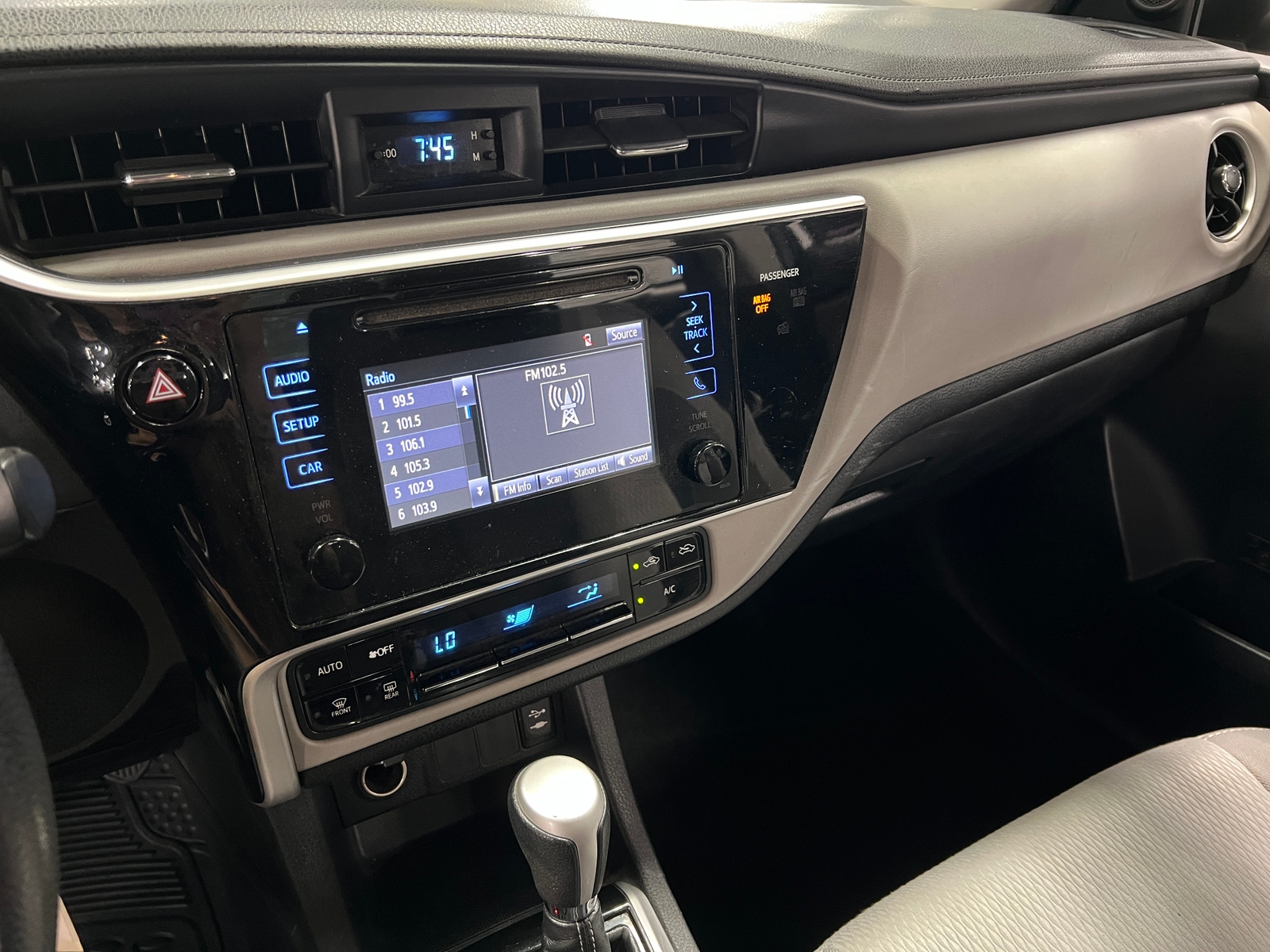 Thumbnail: 2017 Toyota Corolla - 4