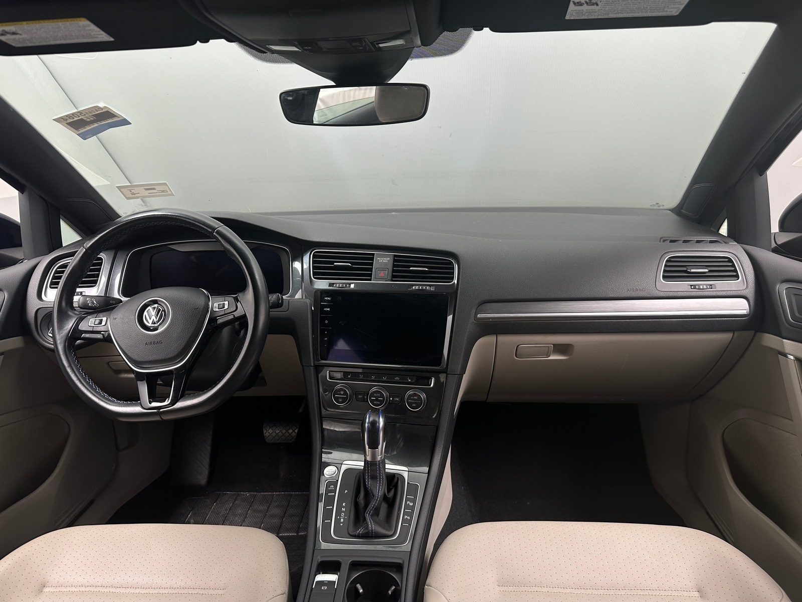 Thumbnail: 2019 Volkswagen e-Golf - 2