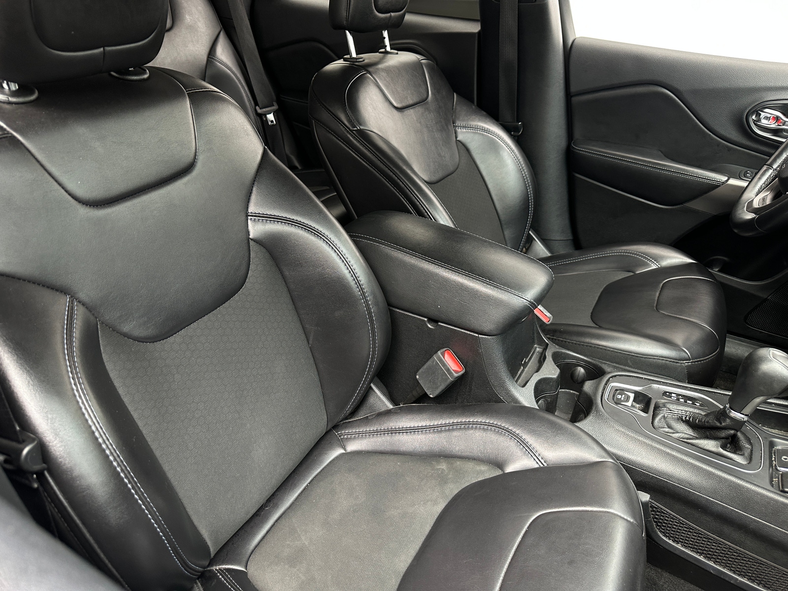 Thumbnail: 2019 Jeep Cherokee - 2