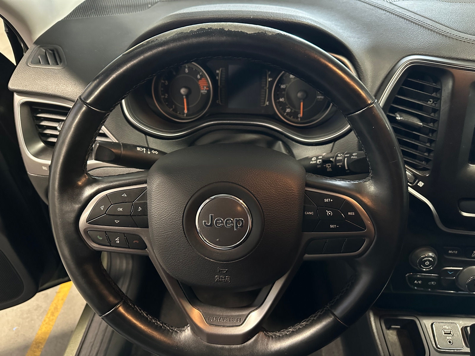Thumbnail: 2019 Jeep Cherokee - 5