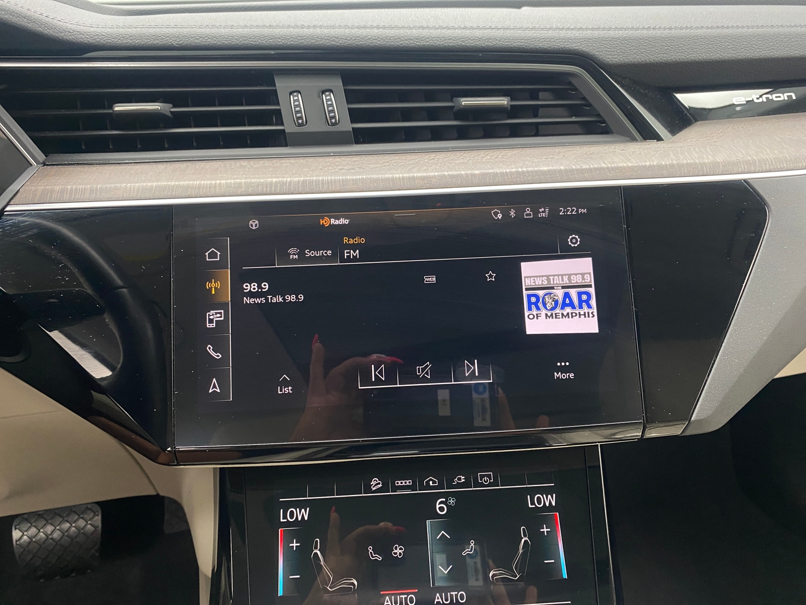 Thumbnail: 2021 Audi e-tron - 3