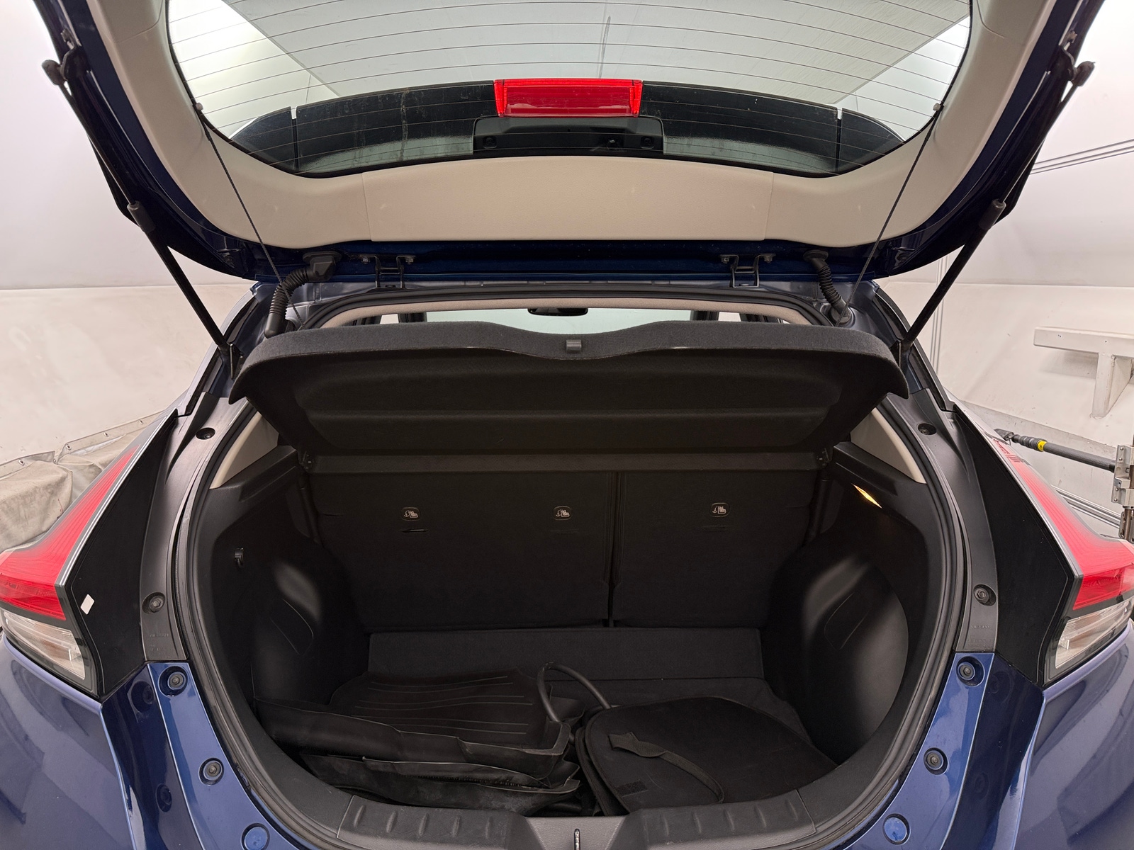 Thumbnail: 2022 Nissan Leaf - 7