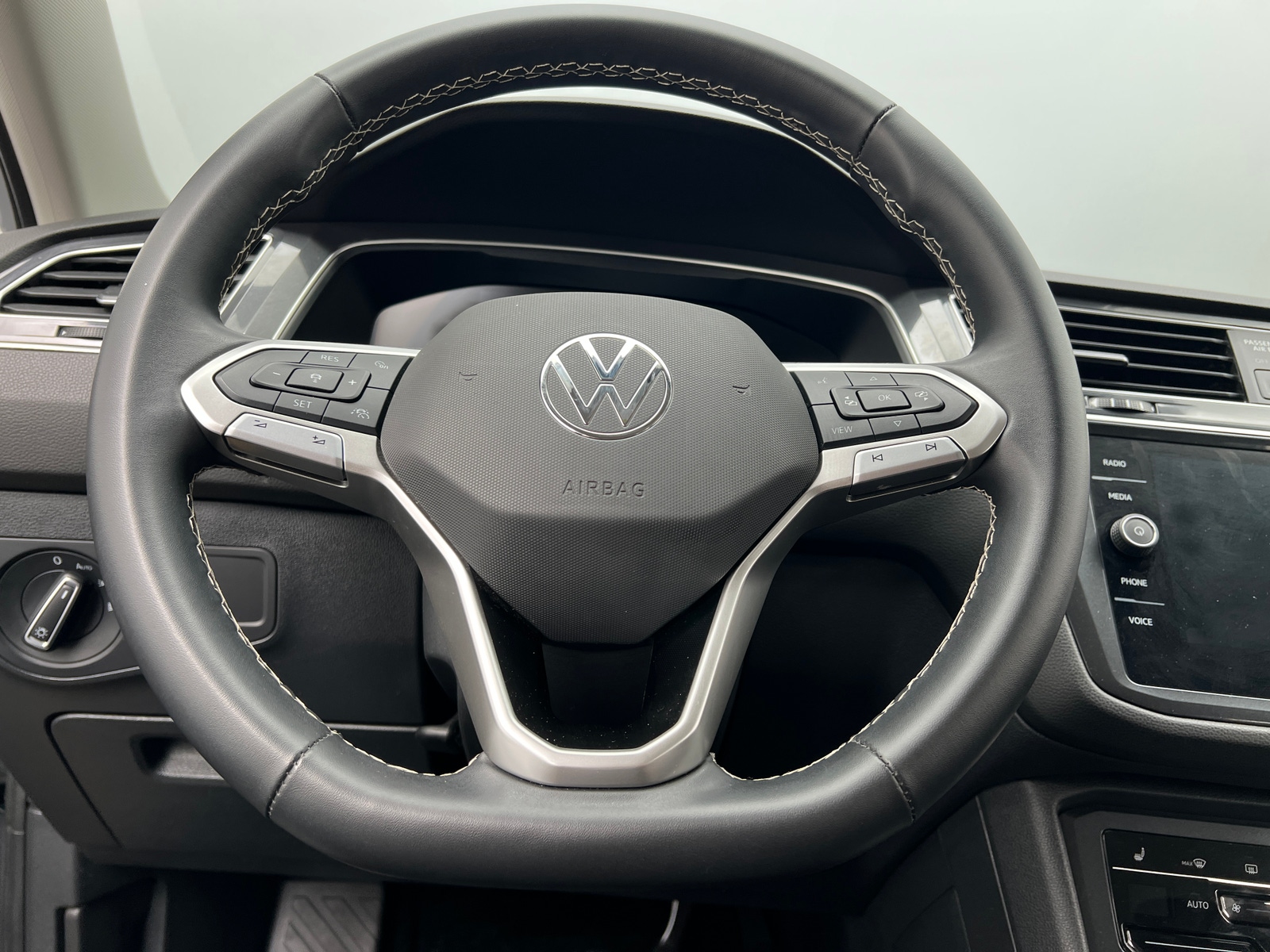 Thumbnail: 2024 Volkswagen Tiguan - 4