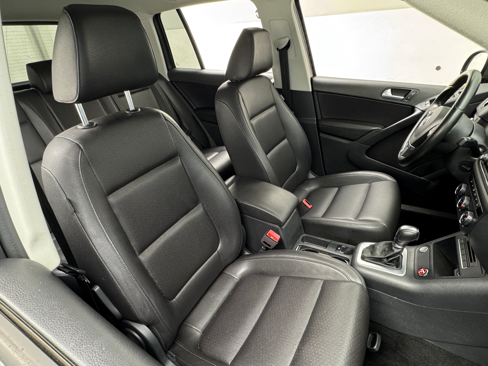 Thumbnail: 2017 Volkswagen Tiguan - 2