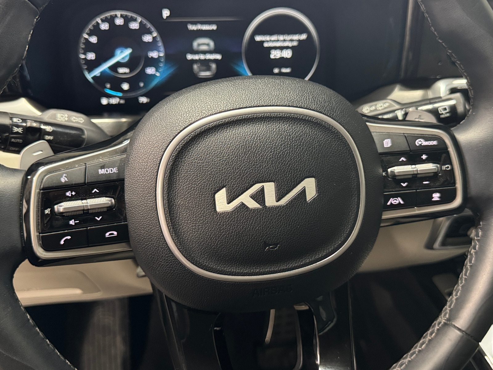 Thumbnail: 2022 Kia Sorento - 4