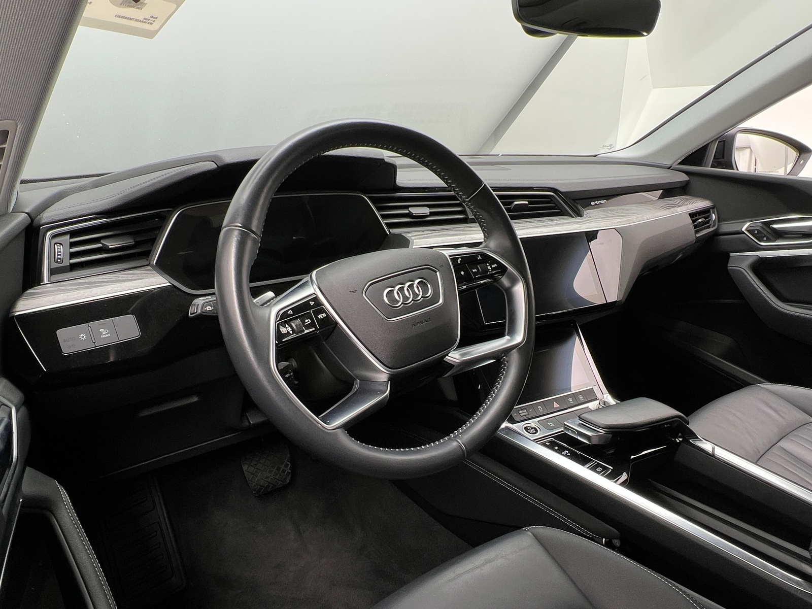 Thumbnail: 2021 Audi e-tron - 2