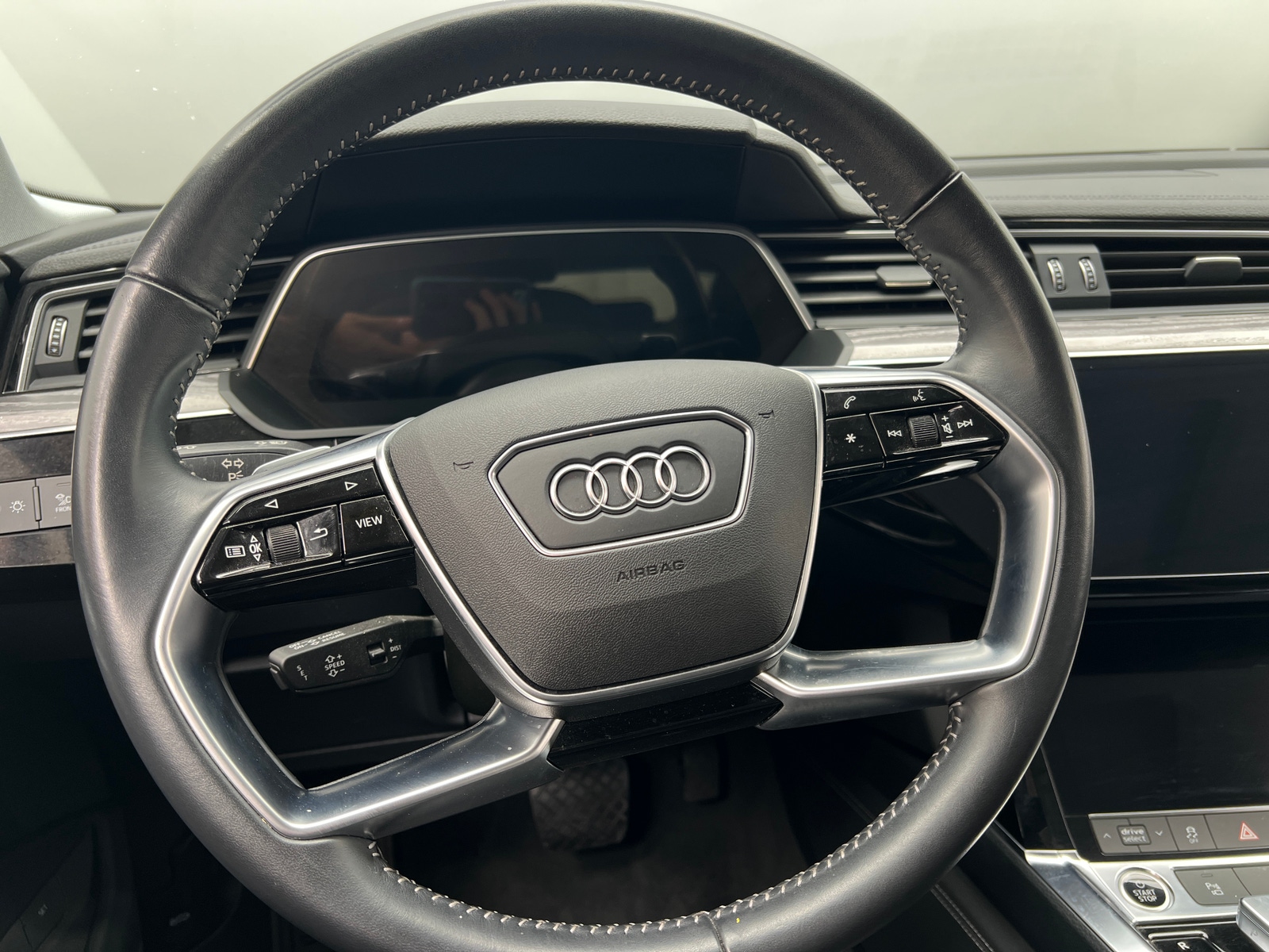 Thumbnail: 2021 Audi e-tron - 4