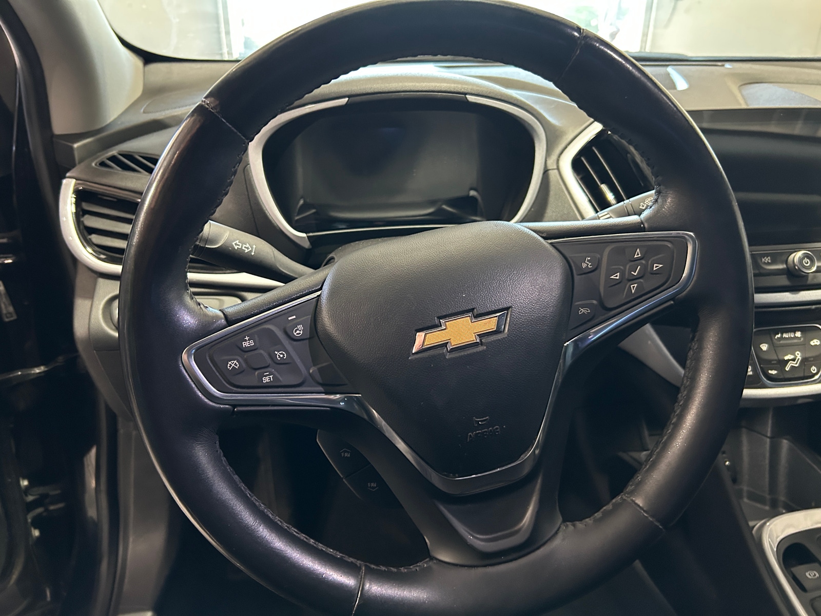 Thumbnail: 2017 Chevrolet Volt - 4