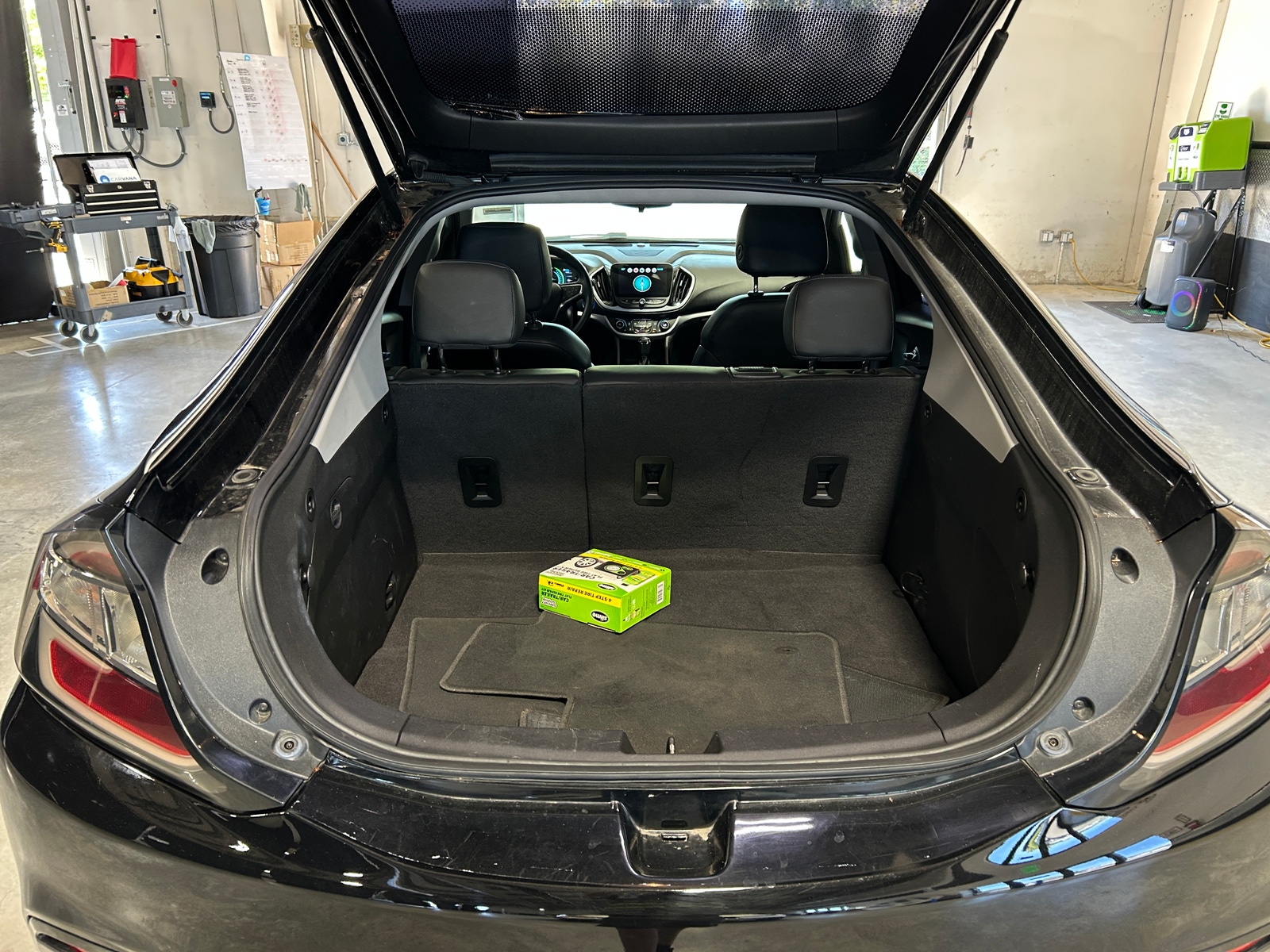 Thumbnail: 2017 Chevrolet Volt - 6