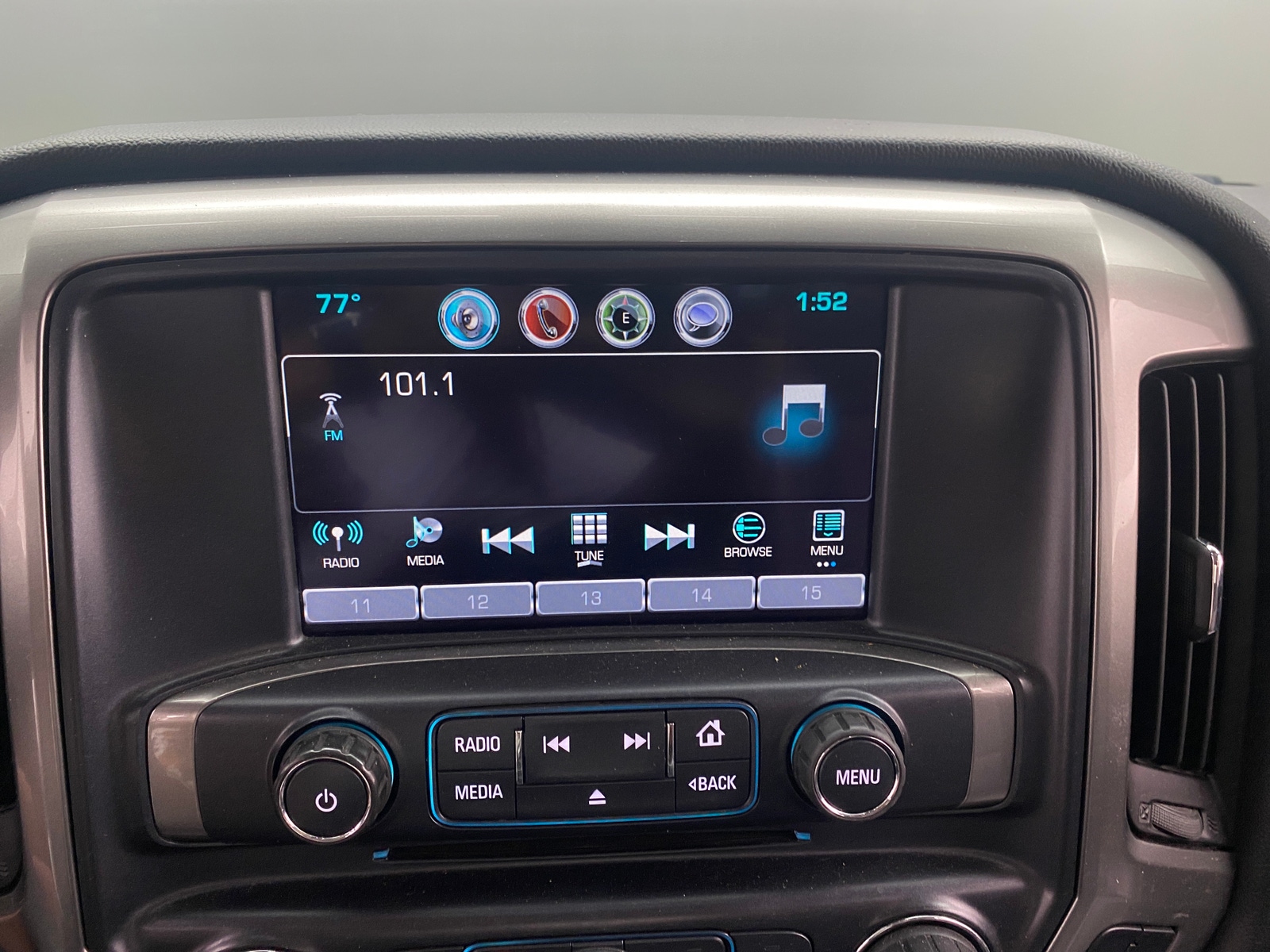 Thumbnail: 2018 Chevrolet Silverado 1500 - 3