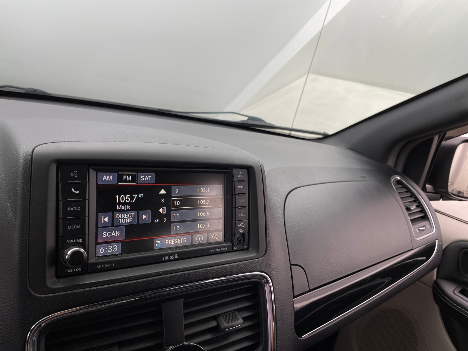 Thumbnail: 2017 Dodge Grand Caravan - 3