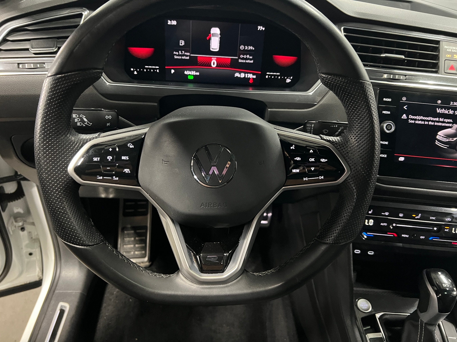 Thumbnail: 2023 Volkswagen Tiguan - 4