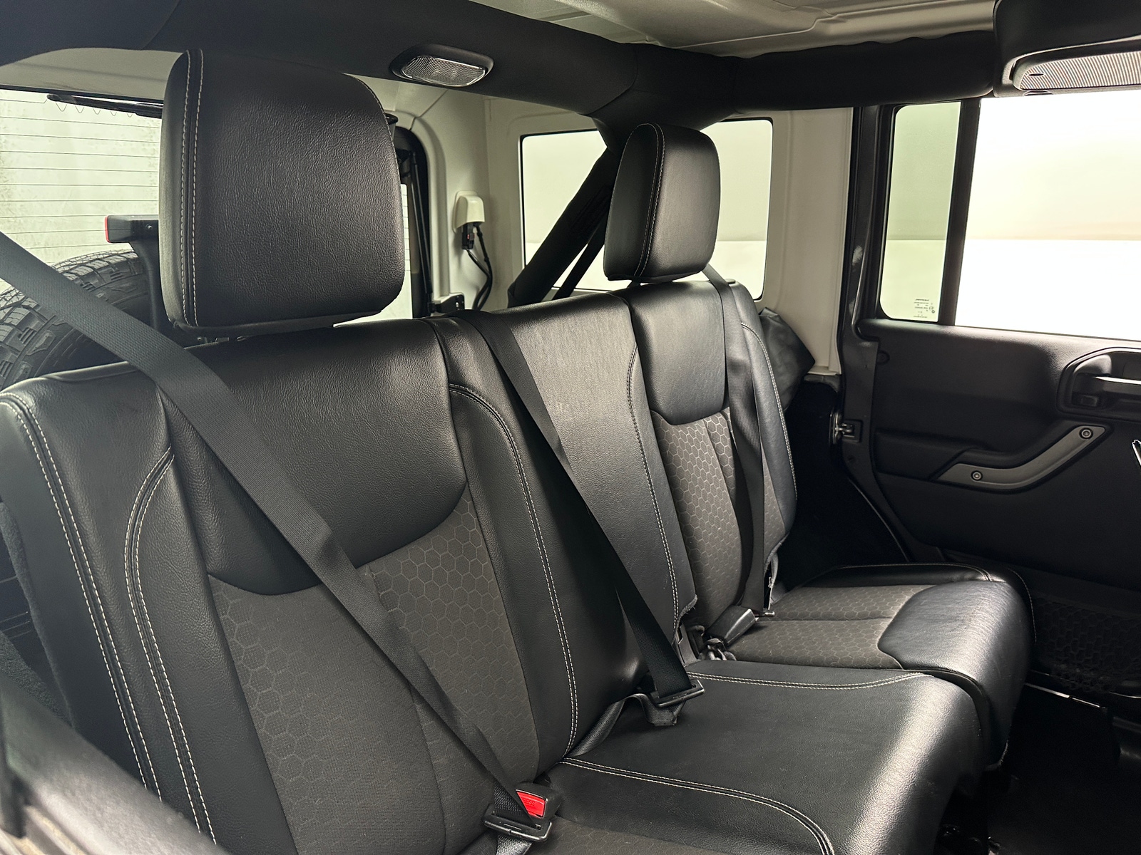 Thumbnail: 2016 Jeep Wrangler - 6