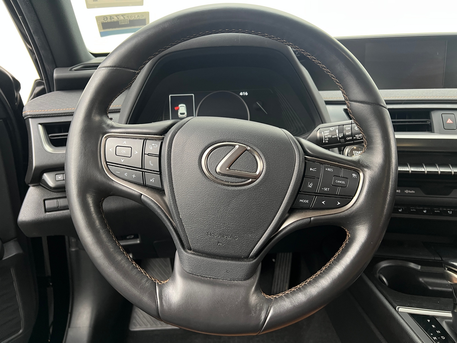 Thumbnail: 2020 Lexus UX - 4