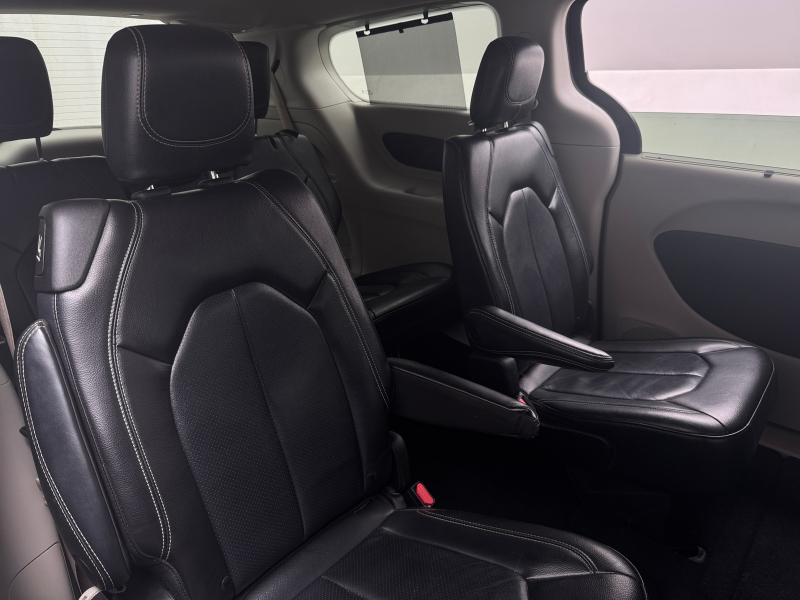 Thumbnail: 2022 Chrysler Pacifica - 5