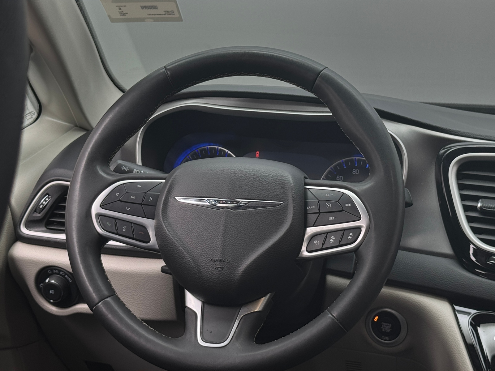 Thumbnail: 2022 Chrysler Pacifica - 4