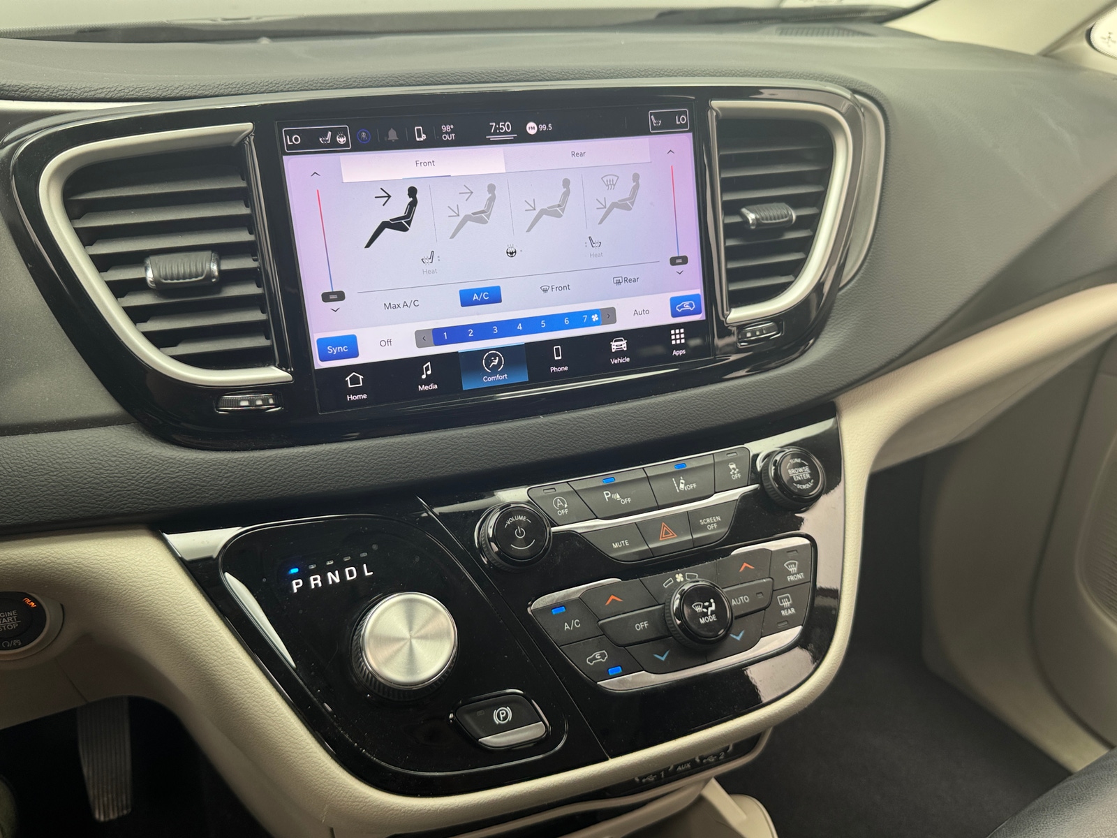 Thumbnail: 2022 Chrysler Pacifica - 3