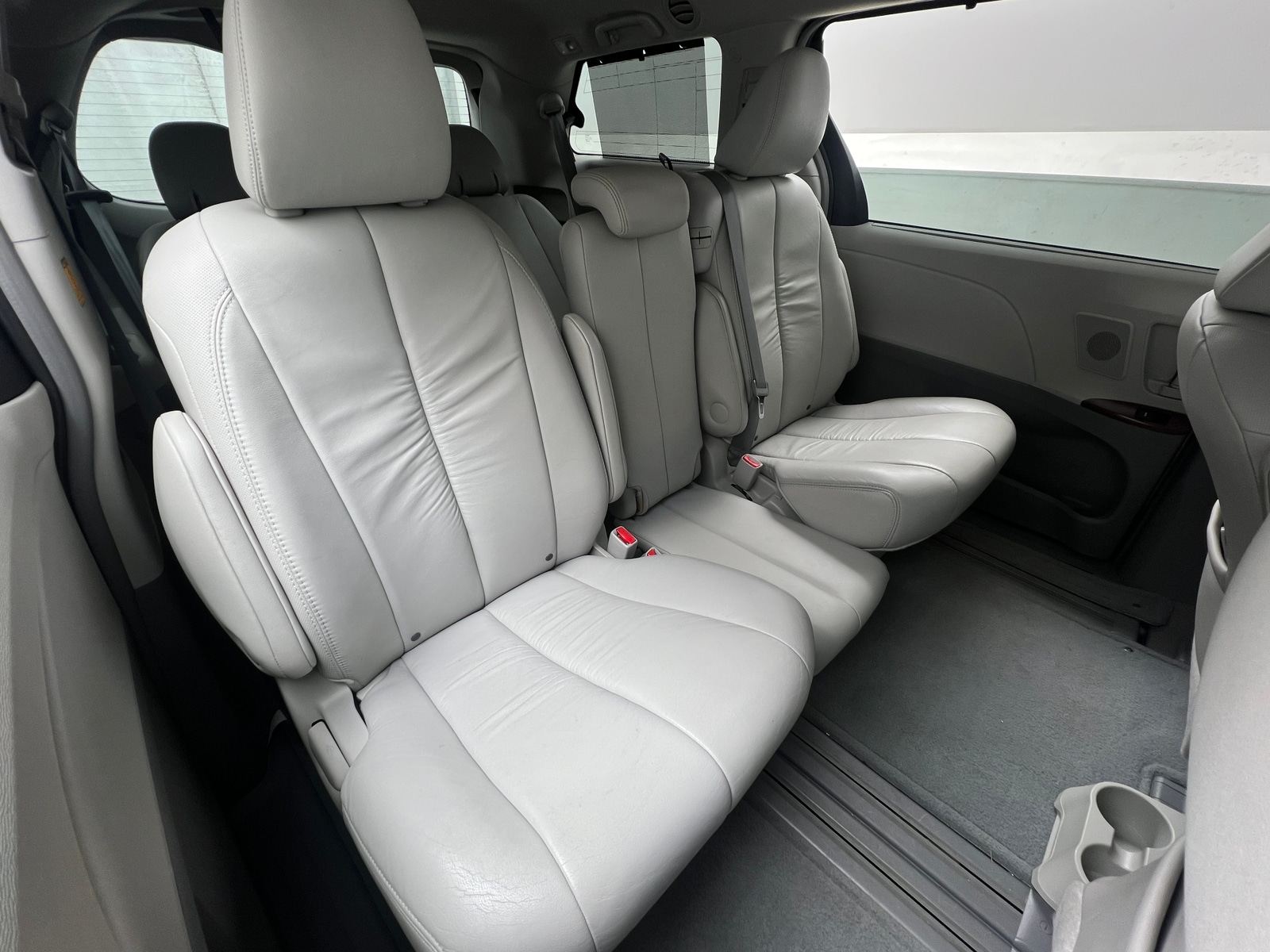 Thumbnail: 2011 Toyota Sienna - 5