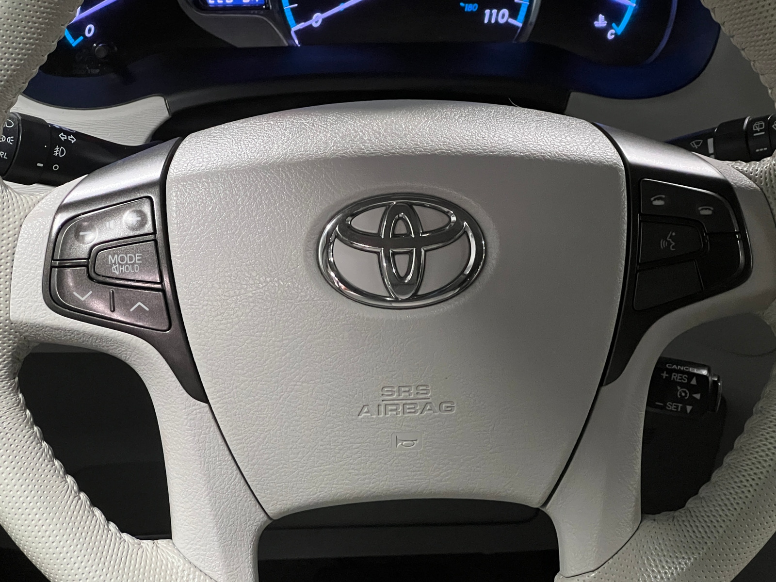 Thumbnail: 2011 Toyota Sienna - 4