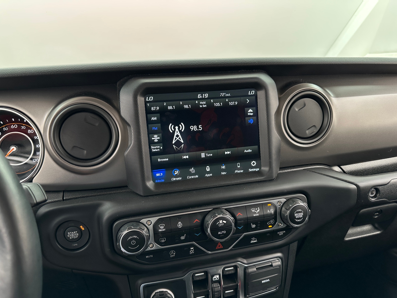 Thumbnail: 2022 Jeep Gladiator - 4