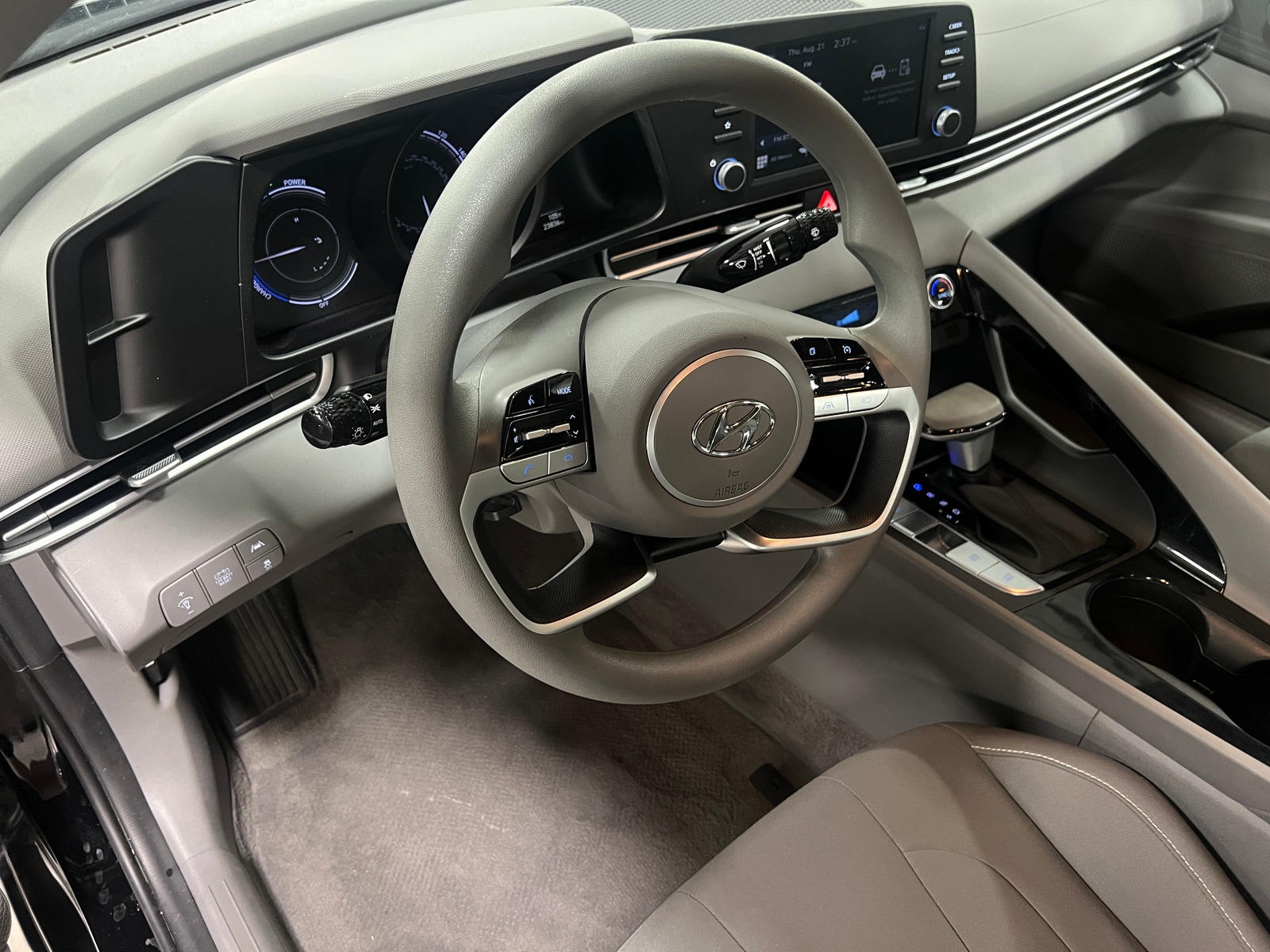 Thumbnail: 2023 Hyundai Elantra - 3