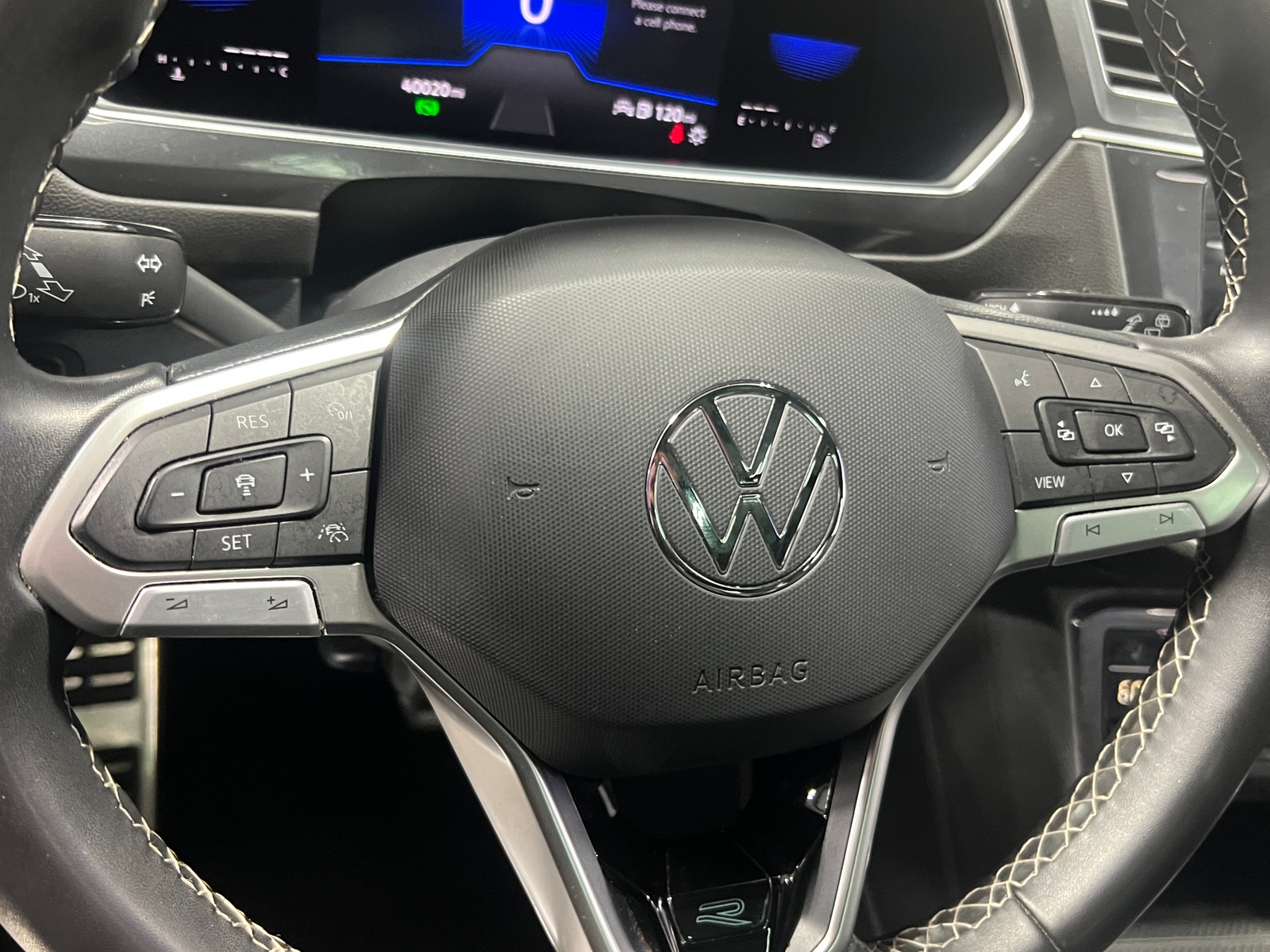 Thumbnail: 2023 Volkswagen Tiguan - 4