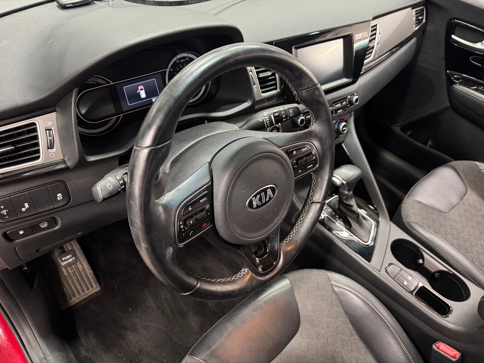 Thumbnail: 2017 Kia Niro - 3