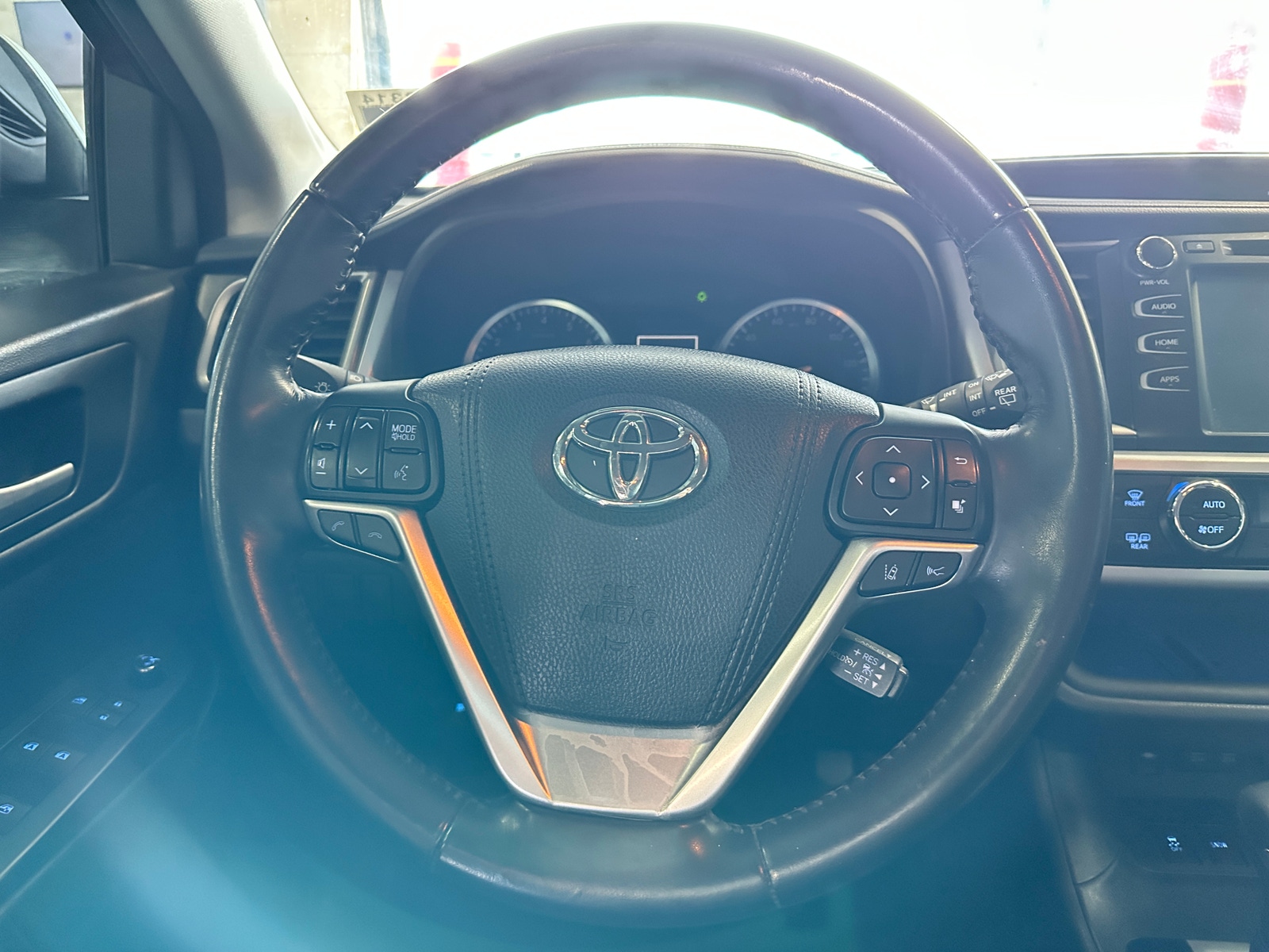 Thumbnail: 2017 Toyota Highlander - 4