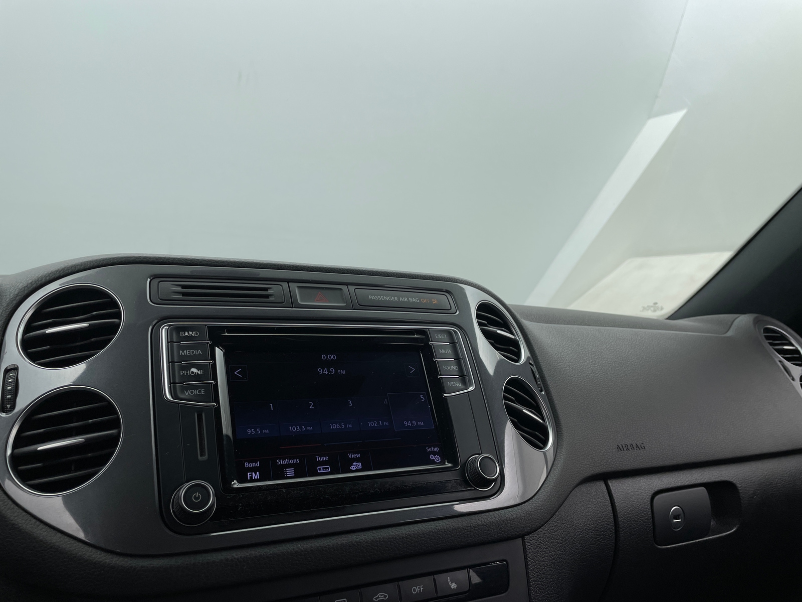 Thumbnail: 2016 Volkswagen Tiguan - 4