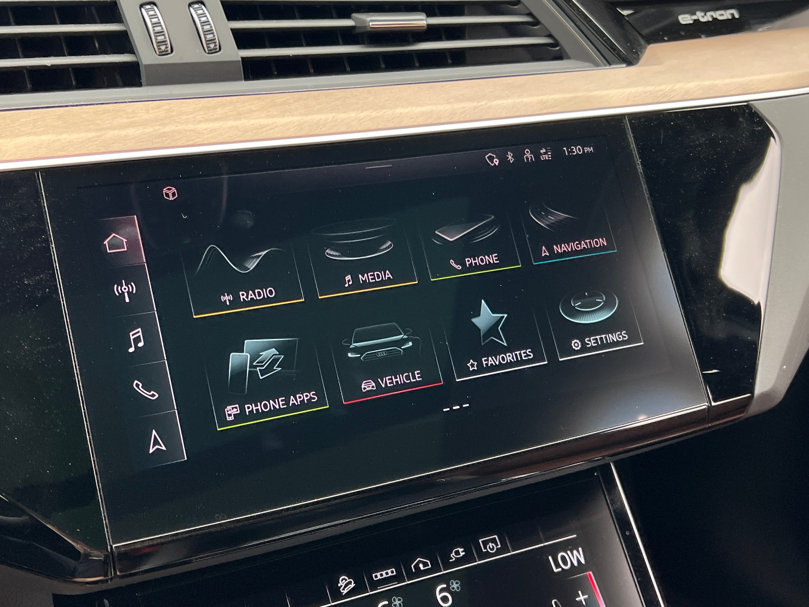 Thumbnail: 2024 Audi Q8 e-tron - 3
