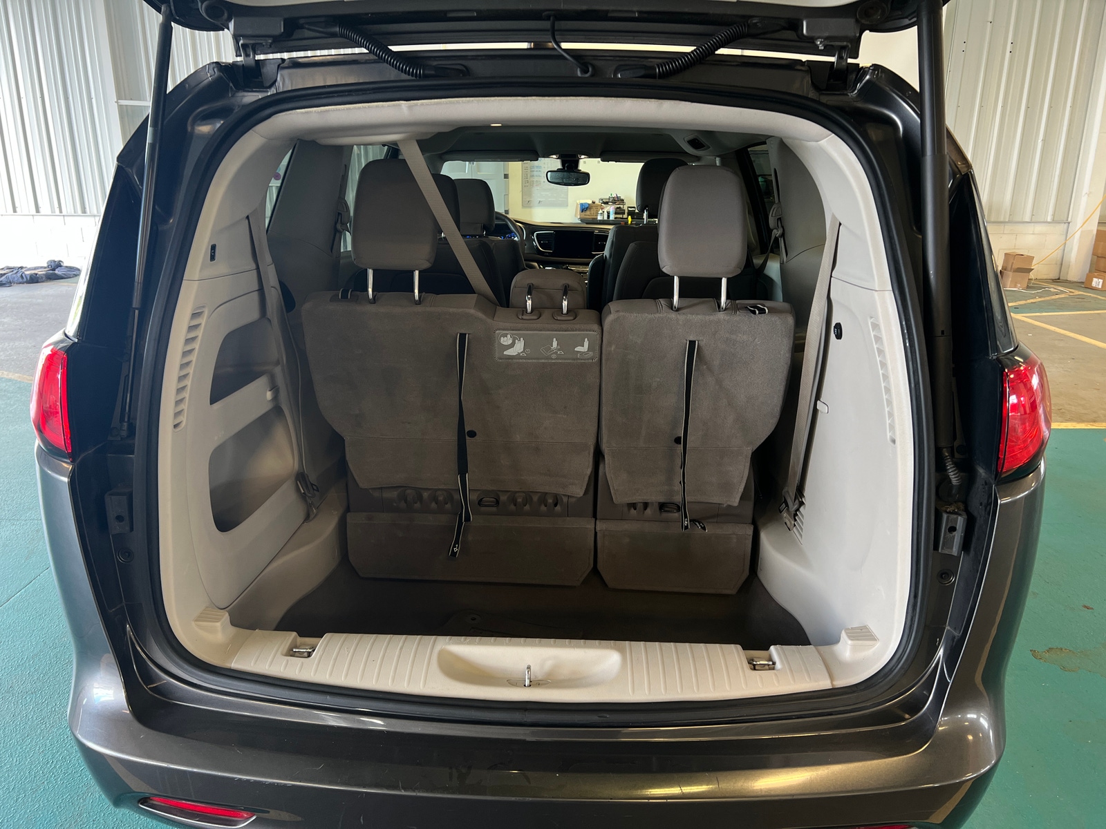 Thumbnail: 2017 Chrysler Pacifica - 7