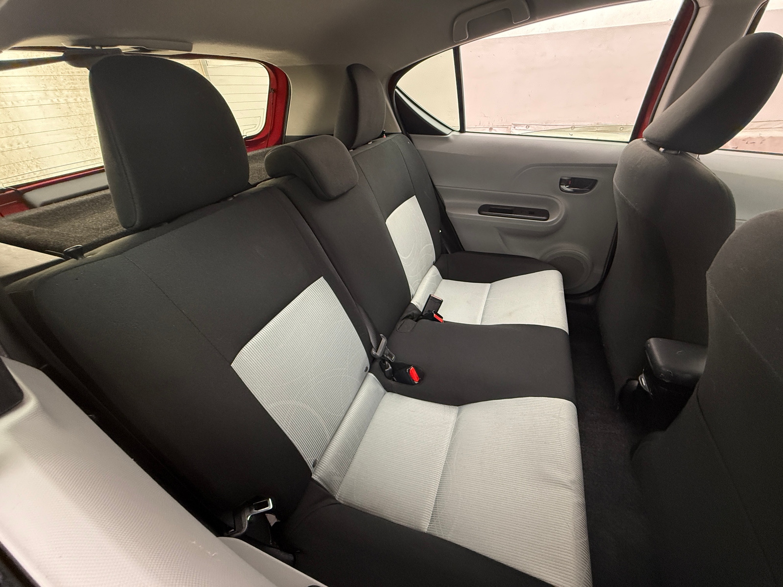 Thumbnail: 2012 Toyota Prius c - 6