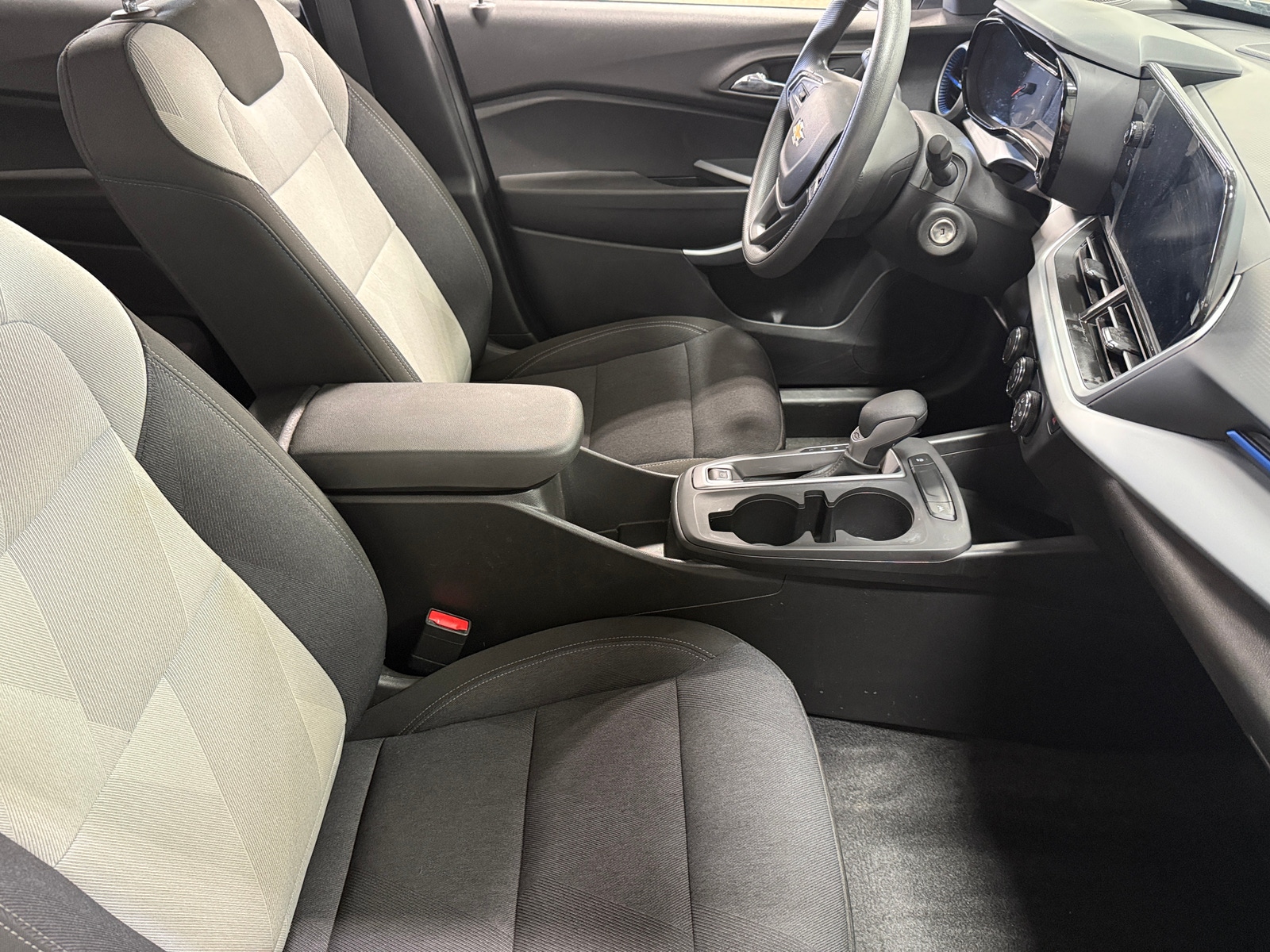Thumbnail: 2025 Chevrolet Trax - 2